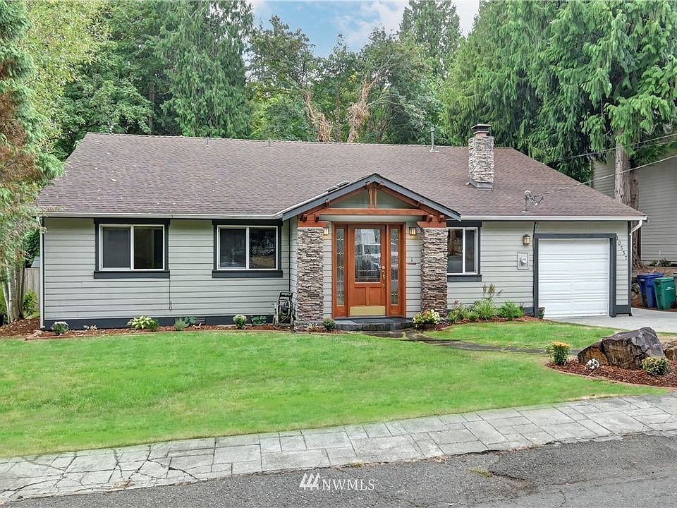 Enjoy single level living on a quiet street in Kirkland.