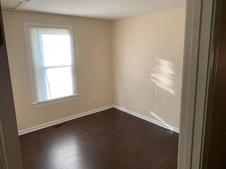 131 Burley Ave — Photo 7