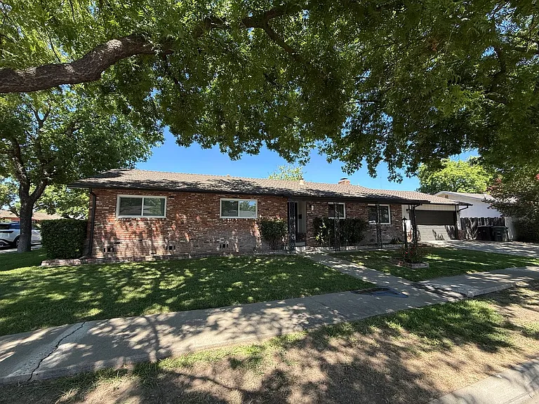 3709 Columbine Dr — Photo 4