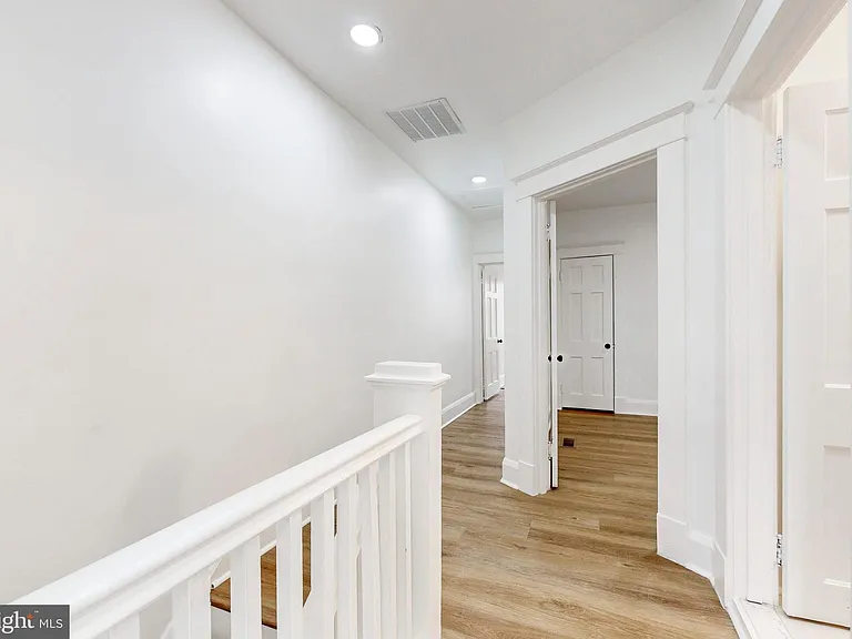 2320 W Lexington St — Photo 15