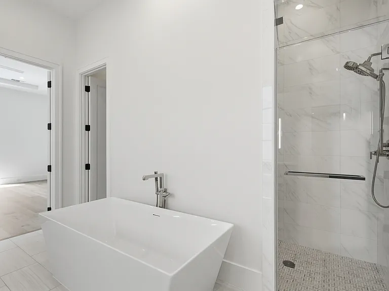 9855 Kingsway Ave — Photo 35