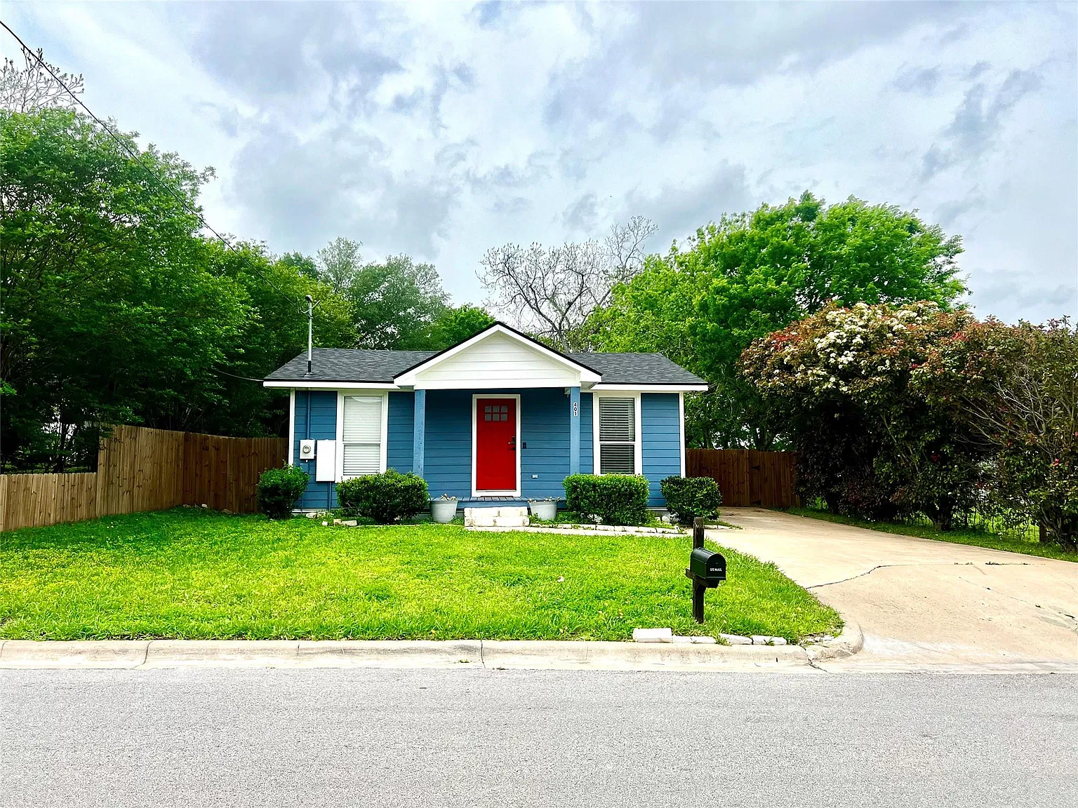 4 bed, 2.5 bath, 1722 sqft, $2,500 — Photo 1