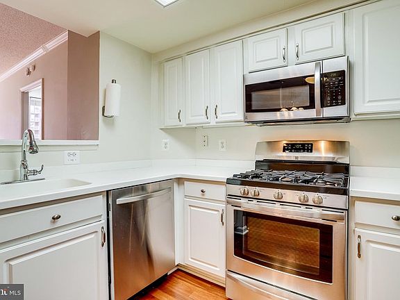 4th image of 3835 9th St #606W