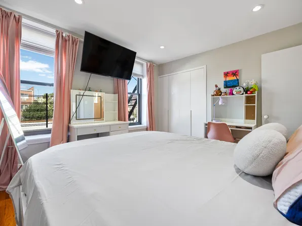 14-23 31st Avenue image 8 of 12