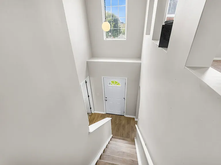 328 Regency Ave — Photo 2