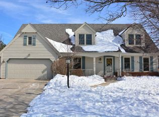 3957 S Victoria Ct, New Berlin, WI 53151