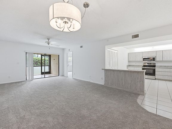 5th image of 9633 Riverside Dr APT E3