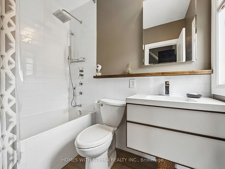162 Glenvale Blvd — Photo 37