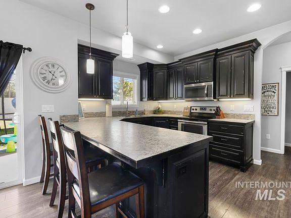 5th image of 2496 Village St