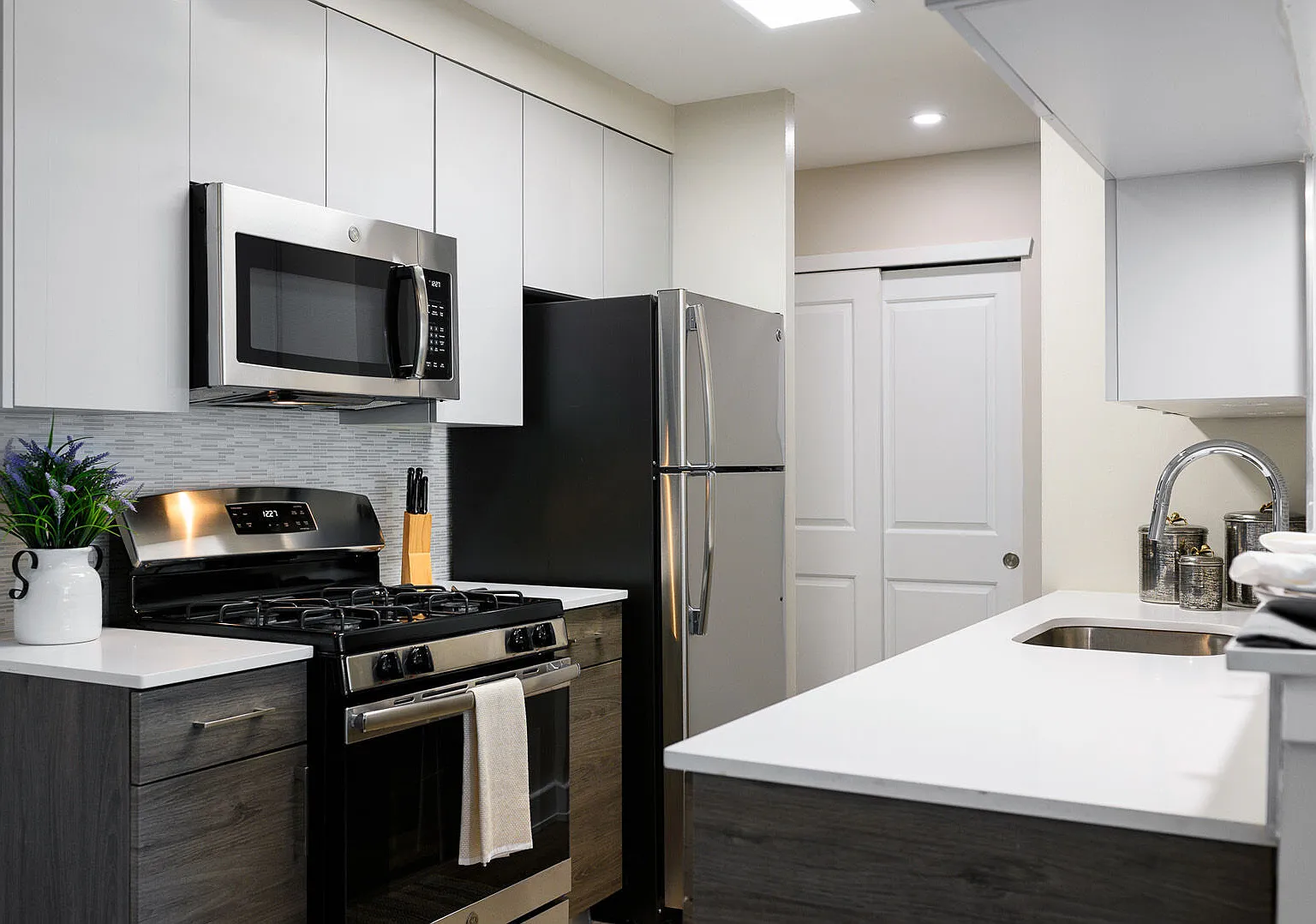 Dupont Towers — Photo 1