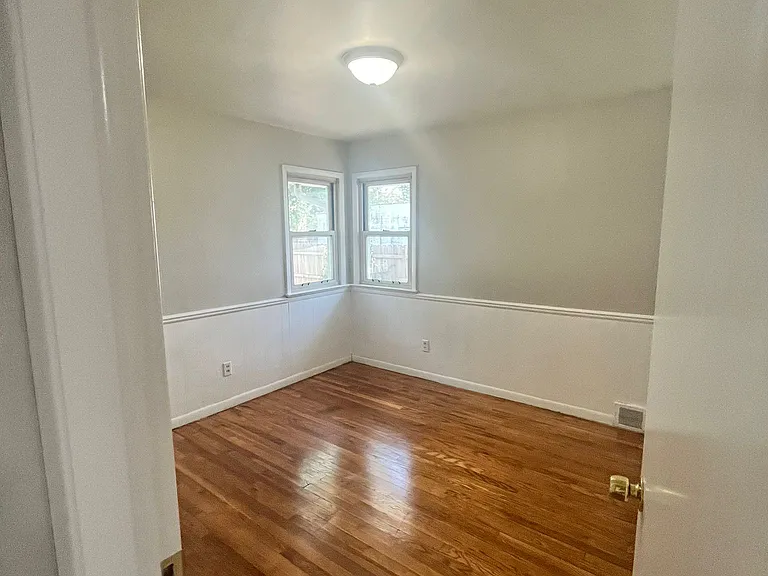 5203 Henry St — Photo 8
