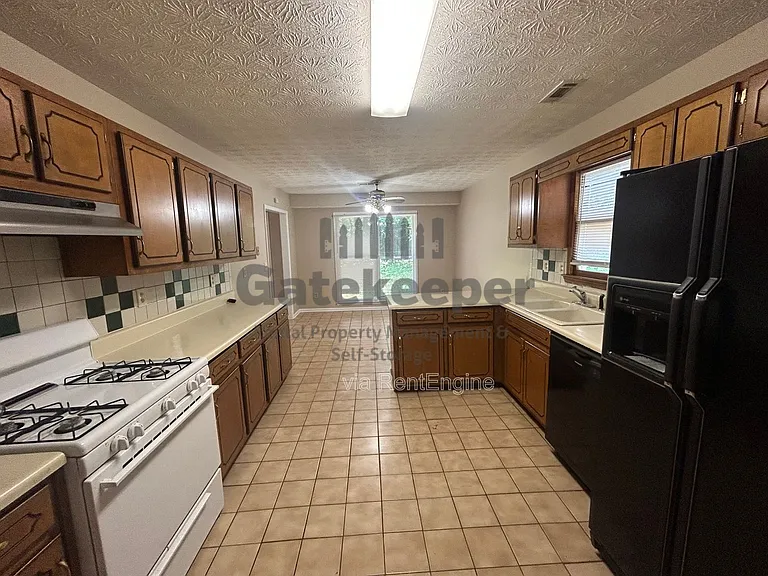 210 Buckeye Ln — Photo 5