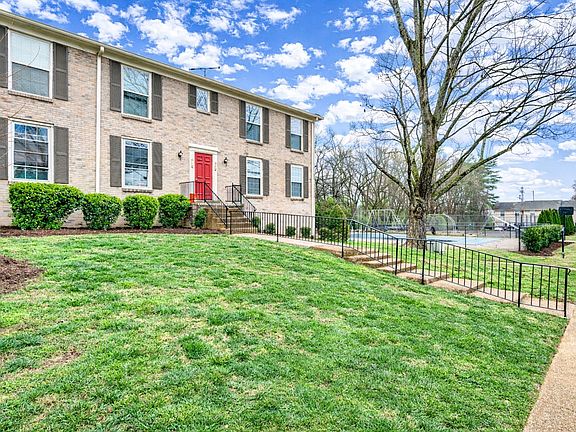 3rd image of 1011 Murfreesboro Rd Unit L10