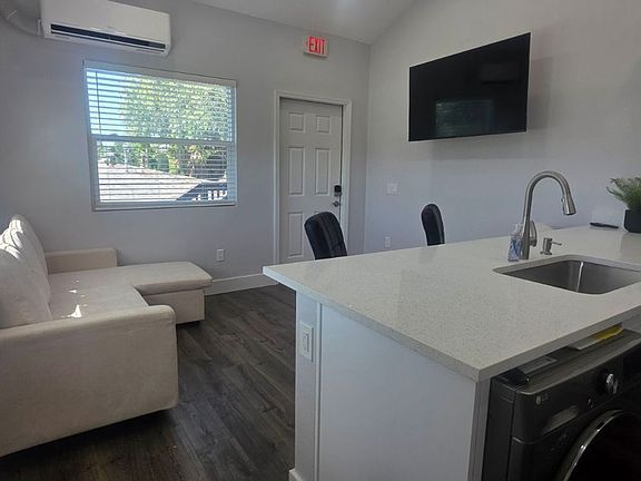 4th image of 165 17th Ave SE #2