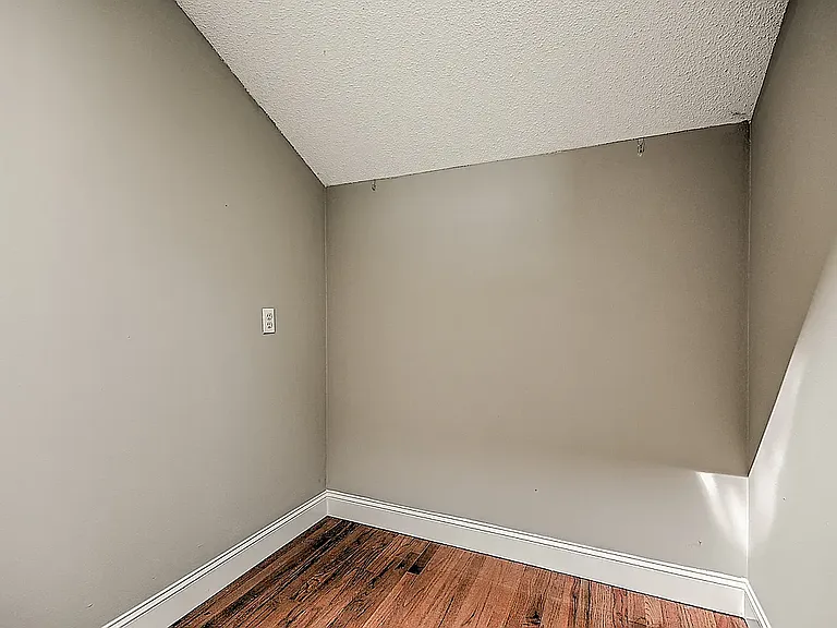 109 Beechnut St #7 — Photo 31