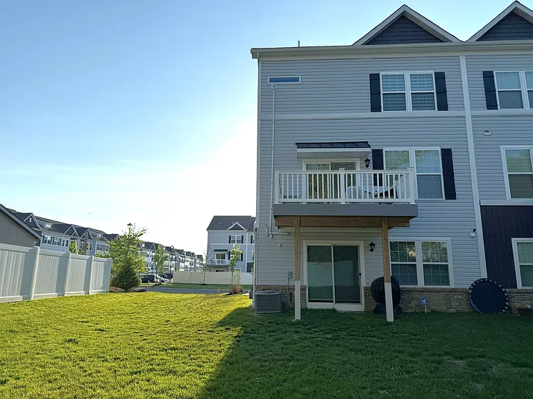 1 Autumn Park Blvd — Photo 29