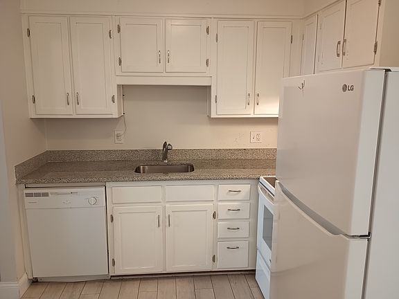 4th image of 8018 Stark Ave #A