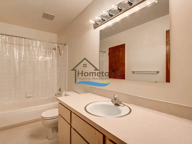 2432 & 2433 E Stowe Ct — Photo 12