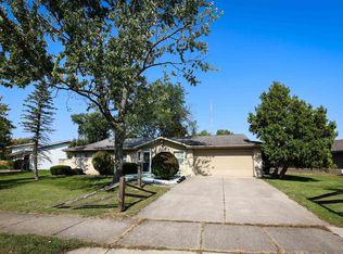 1704 Chochtimar Trl, Fort Wayne, IN 46808