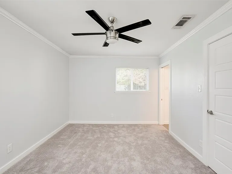 5402 Chevy Cir — Photo 24