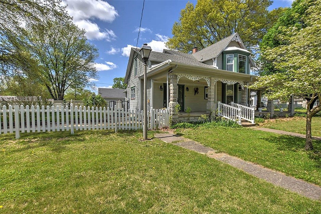 230 E South St, Moweaqua, IL 62550 | Zillow