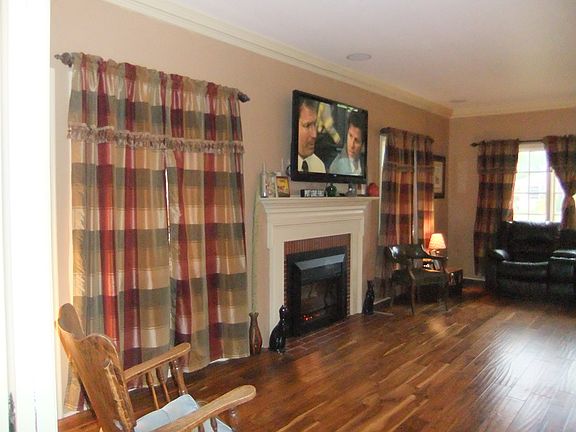 3rd image of 1305 Charles St