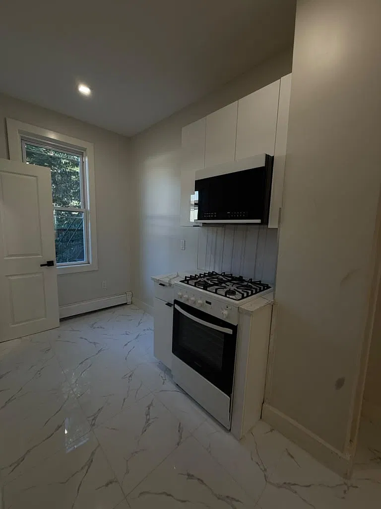 3 bed, $2,400 — Photo 1