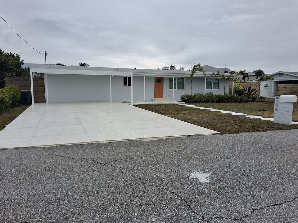 1st image of 704 Quail Ct