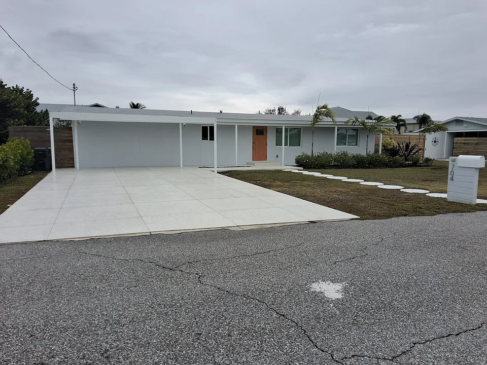 704 Quail Ct