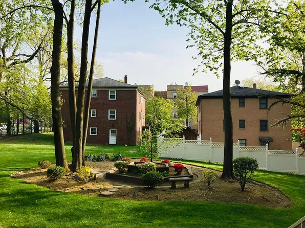 250 Broad Ave APT 2F, Leonia, NJ 07605