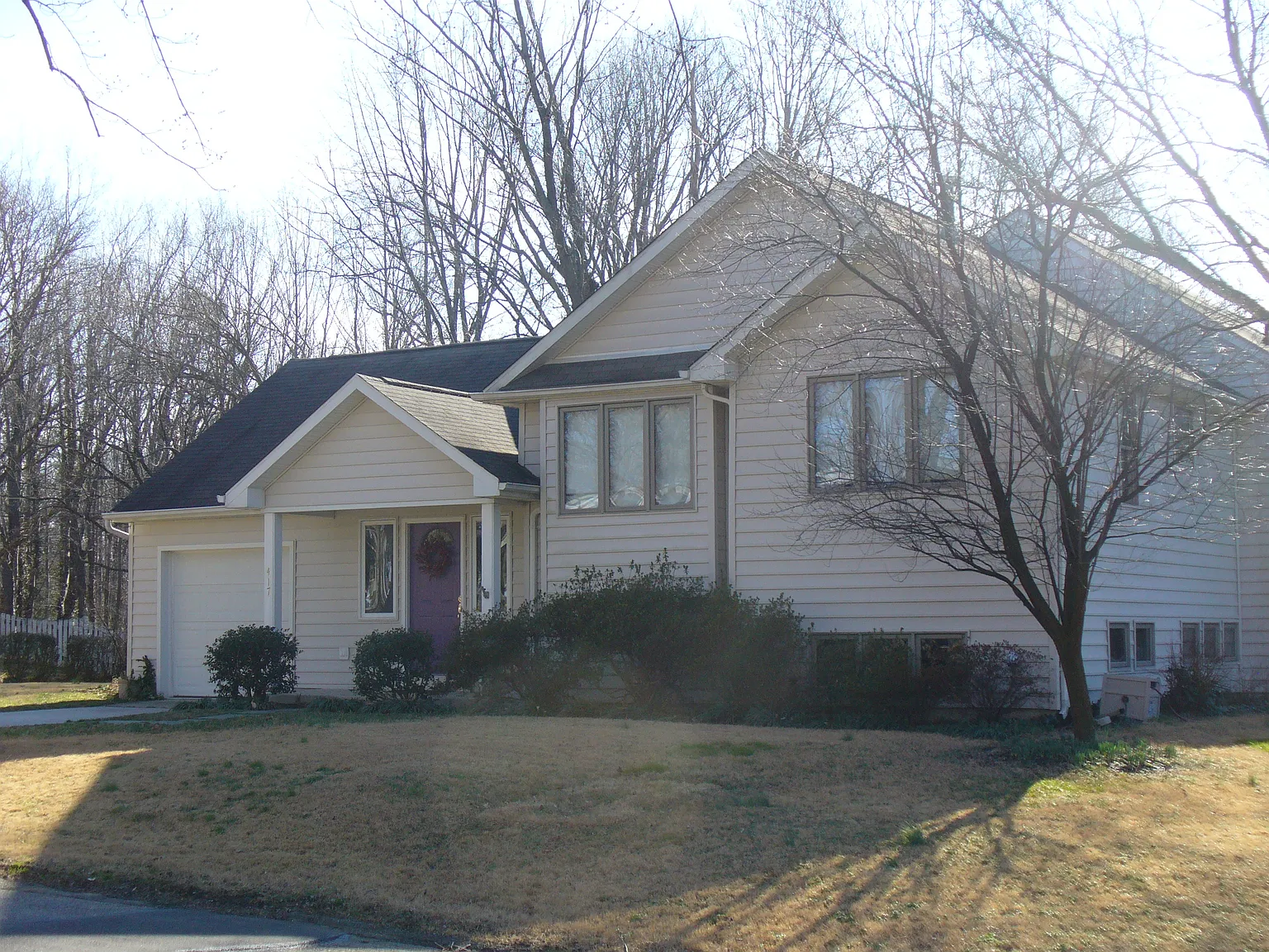 3 bed, 2.5 bath, 2100 sqft, $3,000 — Photo 1