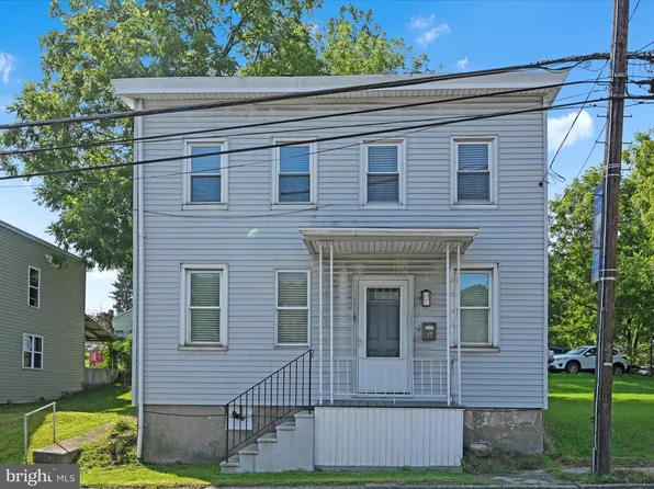37 Chestnut St, Cressona, PA 17929