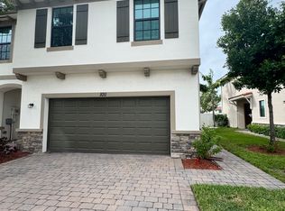 1011 White Oak Dr, Riviera Beach, FL 33410