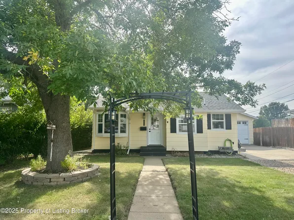 498 Custer St, Dickinson, ND 58601