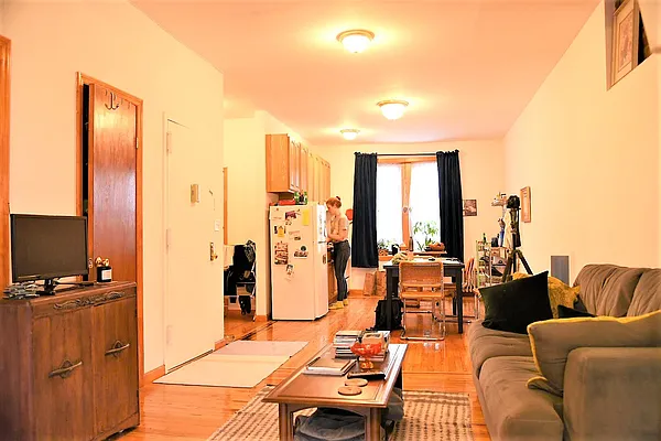 Rented by Lang Realty LLC | media 6