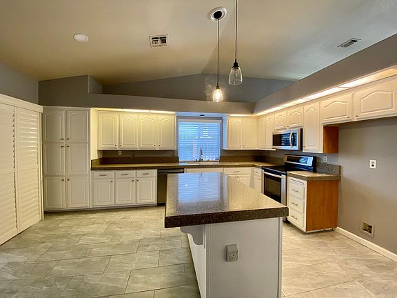 4th image of 9139 Newport West Way