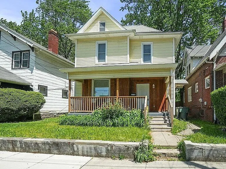 5 bed, 2.0 bath, 1424 sqft, $2,400 — Photo 2