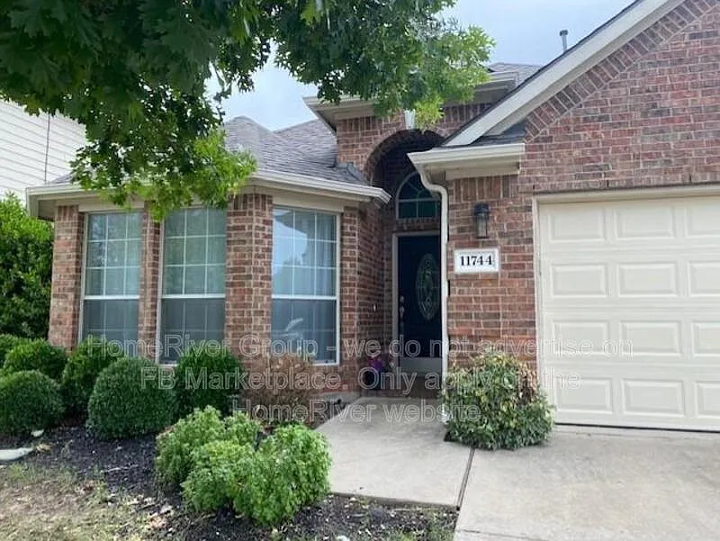 4 bed, 2.0 bath, 2305 sqft, $2,650 — Photo 2