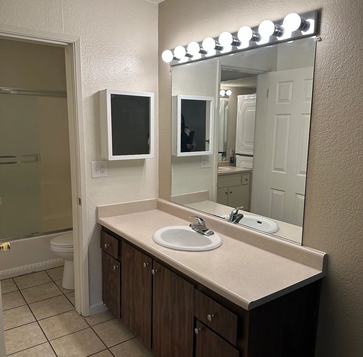 2 bed, 1.5 bath, 850 sqft, $1,895 — Photo 2