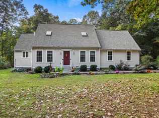 8 Wolf Ridge Gap, Ledyard, CT 06339