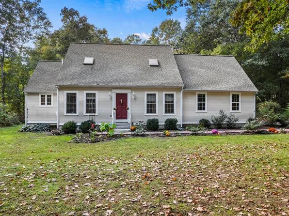 8 Wolf Ridge Gap, Ledyard, CT 06339