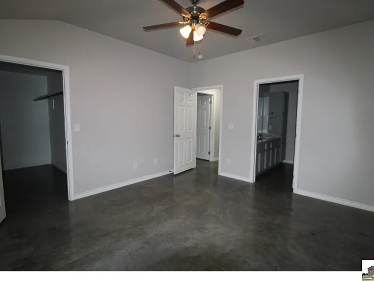 300 Lowes Blvd #B — Photo 24