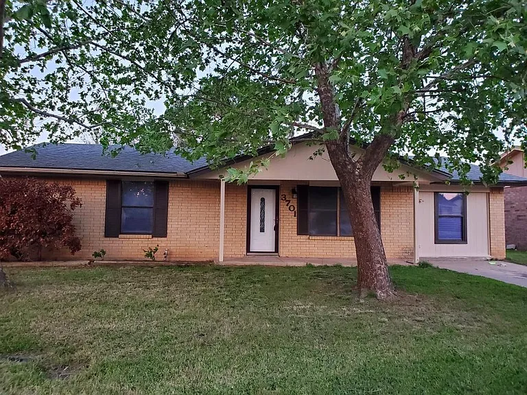 3701 Duke Ln — Photo 1
