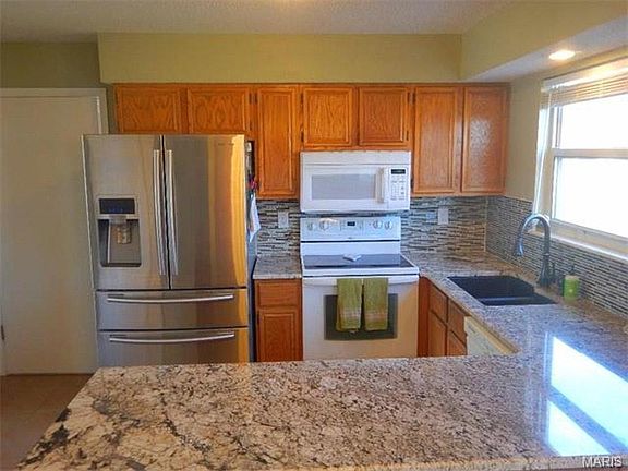 Granite counter tops.