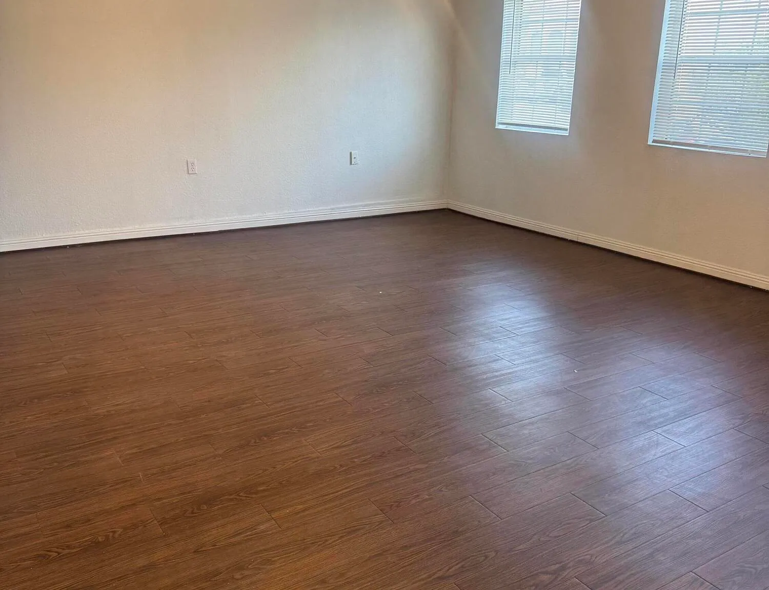 3 bed, 2.0 bath, 1556 sqft, $1,700 — Photo 3