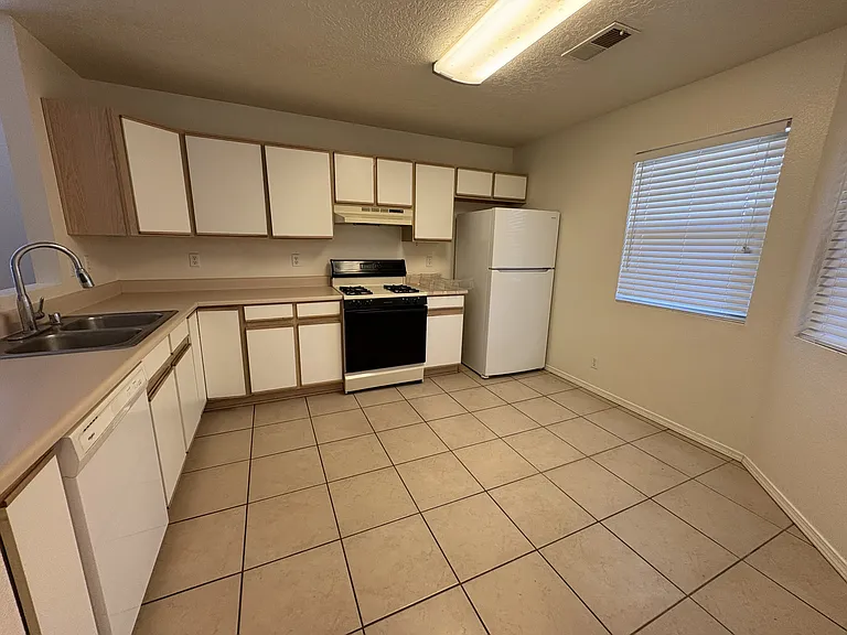 3190 Wingate Meadows Dr NE — Photo 3