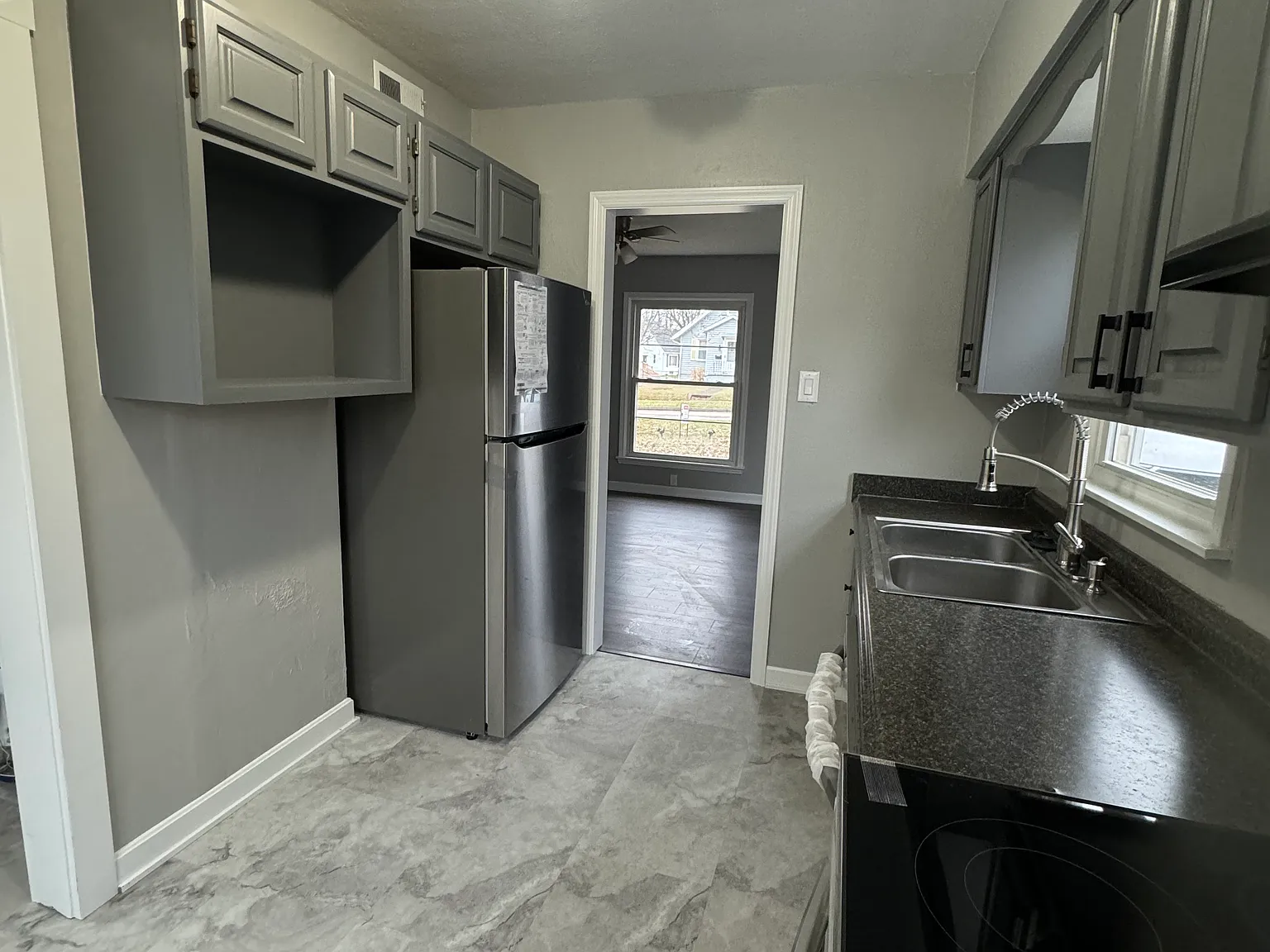 4 bed, 1120 sqft, $1,700 — Photo 2