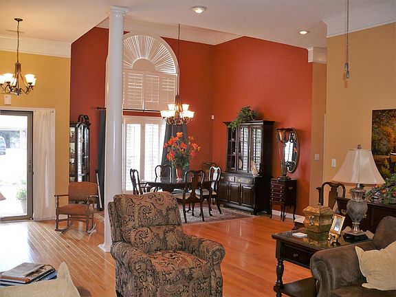 4th image of 212 Woodcrest Dr