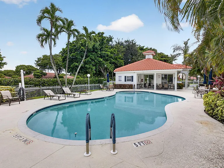 5225 Brookview Dr — Photo 86