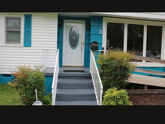 2nd image of 633 Hickory Ln